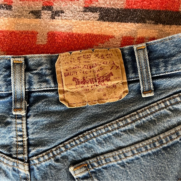 Levi’s Distressed Denim Shorts - Picture 3 of 3